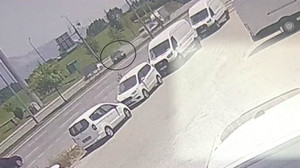 Otomobil karşı şeride geçip takla attı, kamyonetle çarpıştı