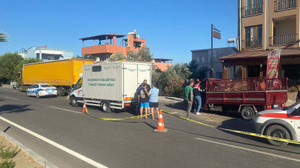 Çanakkale'de kamyonet, TIR'a arkadan çarptı: 2 ölü