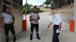 82 yaşındaki Yaşar dede 4'üncü defa sınava girdi! "Mezara kadar okuyacağım”