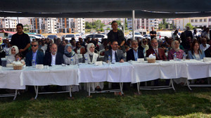 AK Parti'li Mahir Ünal, memleketi Elbistan'da 300 depremzede çocuğu sünnet ettirdi