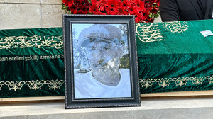 Volkan Demirel'in acı günü: Babasını son yolculuğuna uğurladı