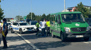 Eşiyle sorunları olan adam TEM'de arabaların önüne atladı!