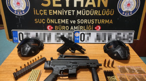 Baskın yapılan evin gardırobunda makineli tüfek çıktı!