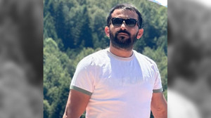 Eski futbolcu halı sahada hayatını kaybetti