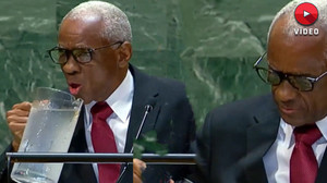 Haiti Devlet Başkanı sürahiyi kafaya dikti