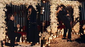 Büyük aşkta mutlu son nihayet gerçekleşti! Ünlü çift nişanlandı