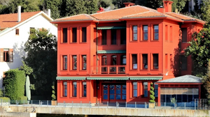 "İstanbul Kırmızısı" 32 milyon dolara satıldı. Tarihi Abdülgaffar Karacadağ Yalısı'nı kim aldı?