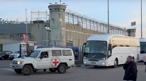 İsrail ile Hamas arasında ilk esir takası başladı: 3 İsrailli serbest bırakıldı