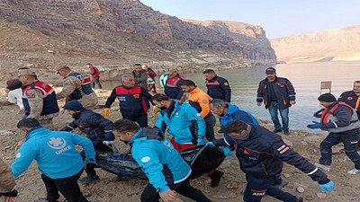 350 metre yükseklikten kayalara atladı