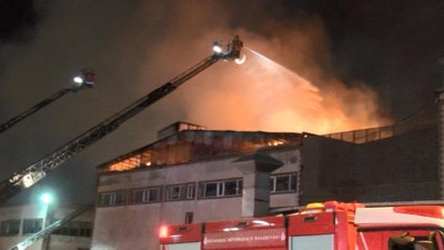 Pendik’te cam fabrikasında yangın alarmı!