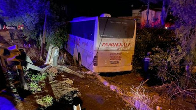 Yolcu otobüsü kamyonetle çarpıştı: Meyve bahçesine savruldu!