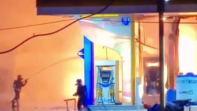 Akaryakıt istasyonunda yangın! Ekipler söndürmek için seferber oldu