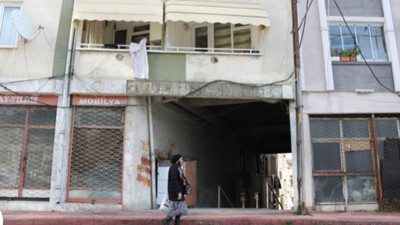 Altından sokak geçen apartman deprem sonrası korkuttu