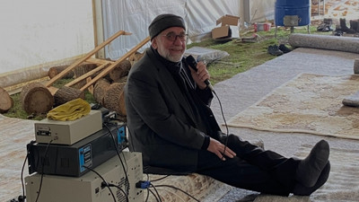 Cami imamı Ömer Faruk Hoca'dan depremzede çocuklara şarkı!
