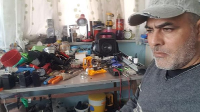 Çocuklar ışıksız kalmasın diye akülü el fenerleri yapıyor