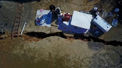 Deprem Gökçedere köyünü ortadan ikiye böldü!