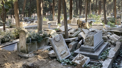 Depremde mezarlar da hasar gördü!