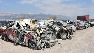 Depremde zarar gören 761 araç otoparka çekildi