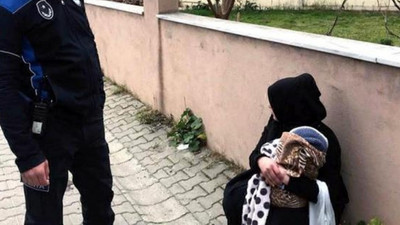 Dilenen kadının kucağındaki bebek, oyuncak ayı çıktı!