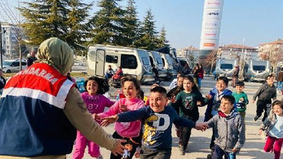 Jandarmadan depremzede çocuklara oyuncak