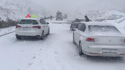 Mardin-Diyarbakır yolunda ulaşıma kar engeli
