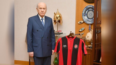 MHP lideri Devlet Bahçeli yeni takımını açıkladı: Artık ben Karagümrüklüyüm