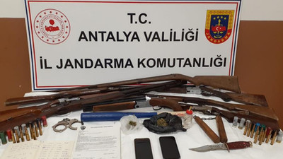 Silah zoruyla otomobillere el koydular! Jandarma hepsini paketledi