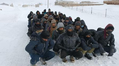 Van’da jandarmadan kaçak göçmen operasyonu: 6 insan kaçakçısı ile 410 göçmen yakalandı