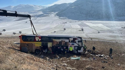 Yolcu otobüsü devrildi! 8 ölü, 35 yaralı