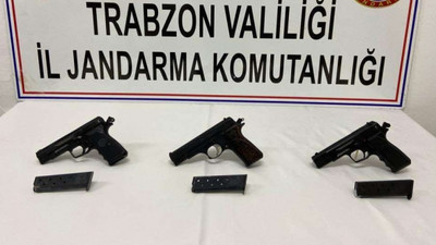 Yolcu otobüsüyle silah ticaretine jandarma 'dur' dedi: 4 kaçakçı yakalandı