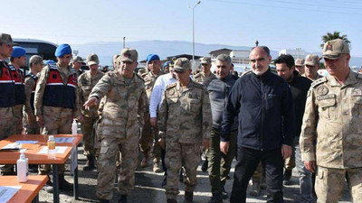 Jandarma 7/24 depremzedelerin hizmetinde! Orgeneral Arif Çetin, tahliye çalışmalarını denetledi