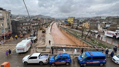 Sel felaketinde 3 bin 154 kişi zarara uğradı! Kayıp TIR şoförü için aramalar sürüyor
