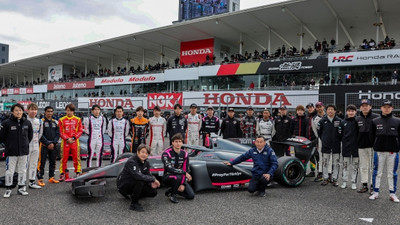 Super Formula pilotlarından; depremden etkilenen vatandaşları anmak için tören
