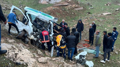 TIR ile kamyonet çarpıştı: 1 ölü, 7 yaralı