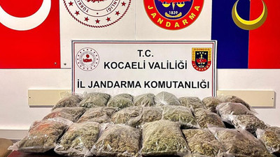Zehir tacirleri jandarmaya takıldı