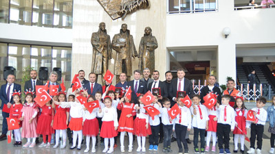Bakırköy Adliyesi’nde çifte bayram: Çocuklardan 'biz de buradayız' sürprizi