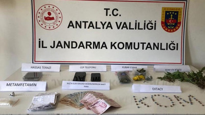 Jandarma uyuşturucuya geçit vermedi: Zehir tacirleri paketlendi