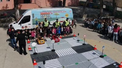 Jandarmadan çocuklara uygulamalı trafik eğitimi