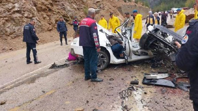 Otomobilin üzerine kaya düştü! 4 öğretmen heyelan kurbanı oldu