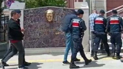 'Jandarmayız' diyerek emekli öğretmeni dolandıran 4 şüpheli yakalandı
