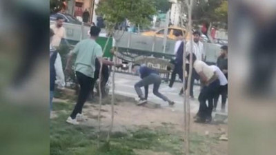 Parkta dehşet anları! Dövdüler, bıçakladılar, gasbettiler