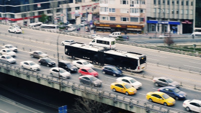 İstanbul'da trafik okulların ilk gününde felç oldu: Yüzde 60'ı geçti