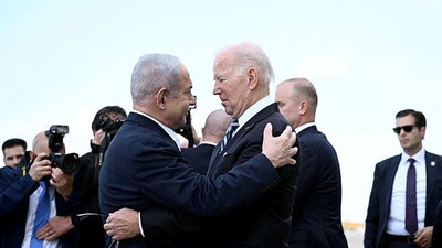 Tel Aviv'e gelen Biden'ı Netanyahu sarılarak karşıladı
