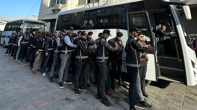 İzmir’de FETÖ’ye kıskaç operasyonu: 28 gözaltı