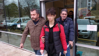 Hasta annesini darbeden abisini 7 yerinden bıçakladı: 10 yıl hapis cezası aldı