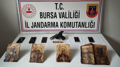 Tarihi İncil'i satmaya çalışırken suçüstü yakalandılar! Eserin değeri dudak uçuklattı...