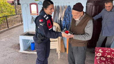 Manisa'da jandarma personelinden yalnız yaşayan büyüklerine ziyaret