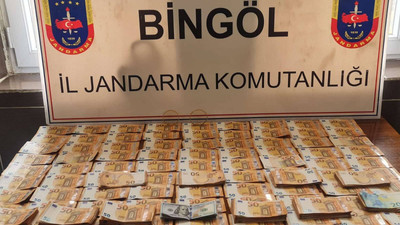 Kendilerini savcı olarak tanıtan kişilere binlerce dolar ve euro kaptırdı