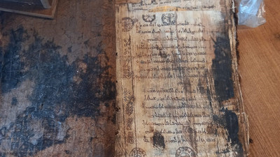 Ceylan derisi üzerine yazılı 2 bin yıllık İncil bulundu: İsa'nın Havarisi Barnabas'ın kayıp İncil'i mi?