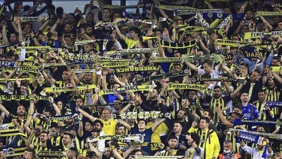 Derbide Fenerbahçe ve Galatasaray taraftarları: 'Şehitler ölmez, vatan bölünmez!'